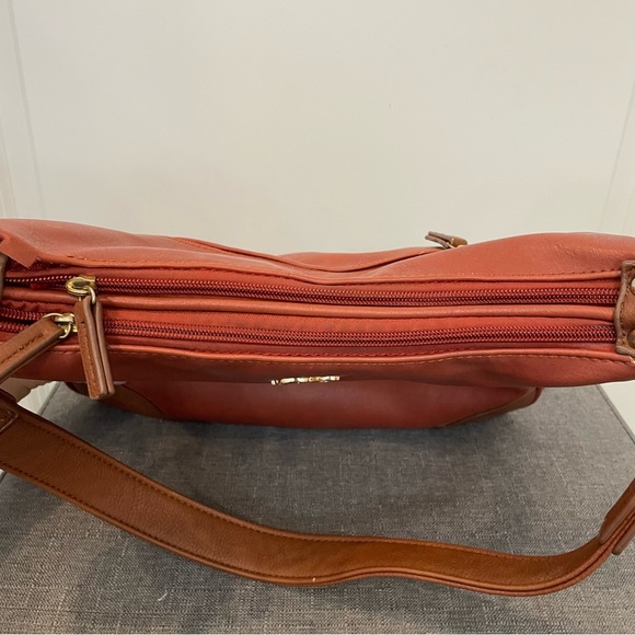 BULLDOG CASES Concealed Carry Hobo Shoulder Bag - Picture 9 of 15